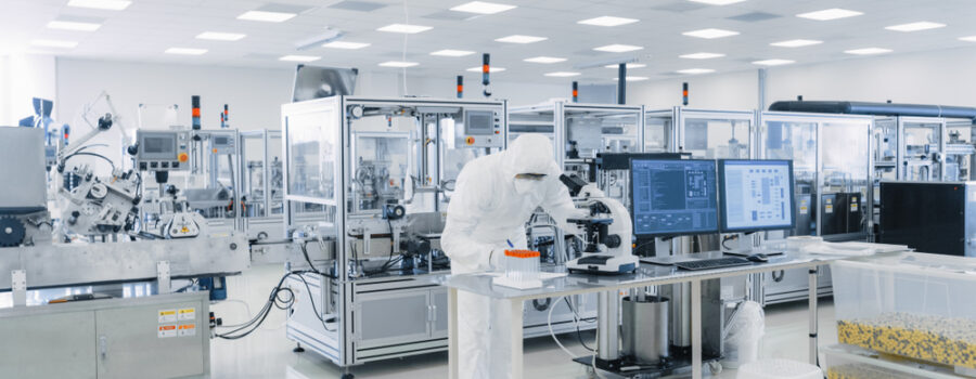 Shot,Of,Sterile,Pharmaceutical,Manufacturing,Laboratory,Where,Scientists,In,Protective